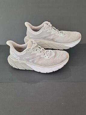 Hoka Arahi 5 Women's Pale Gray Cushioned Running Sneakers Size 8.5
